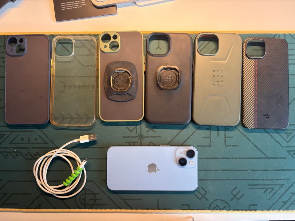 iPhone красивого голубого цвета