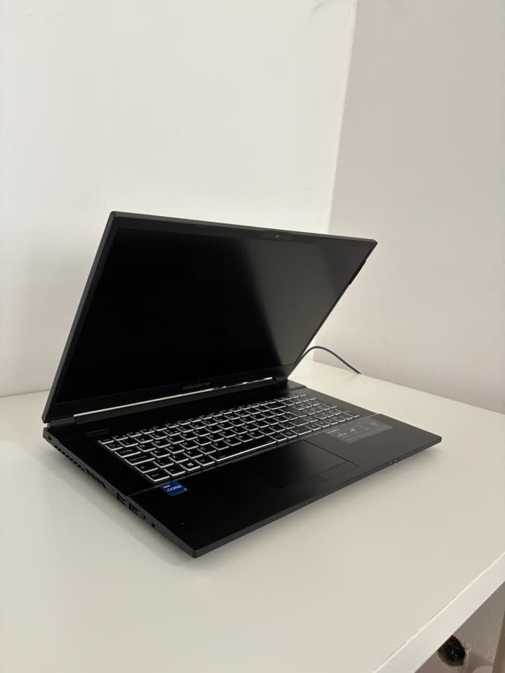 Gejmerski laptop Gigabyte G7 MD
