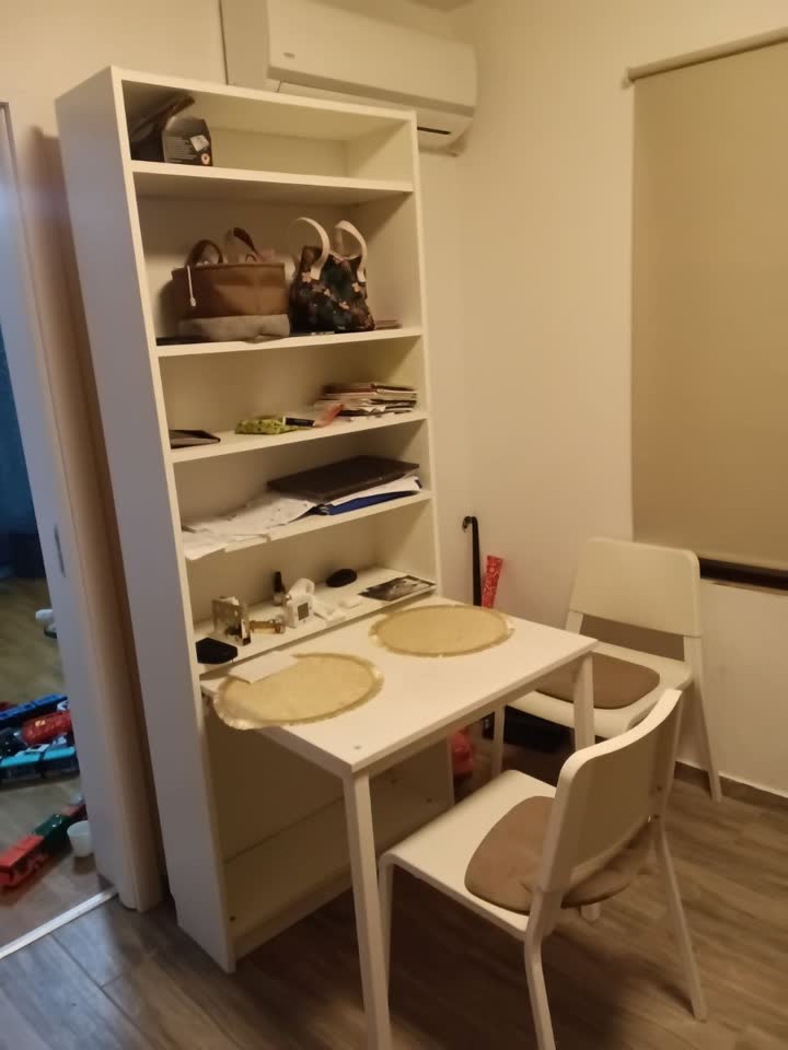 Prodajem sto sa policom IKEA