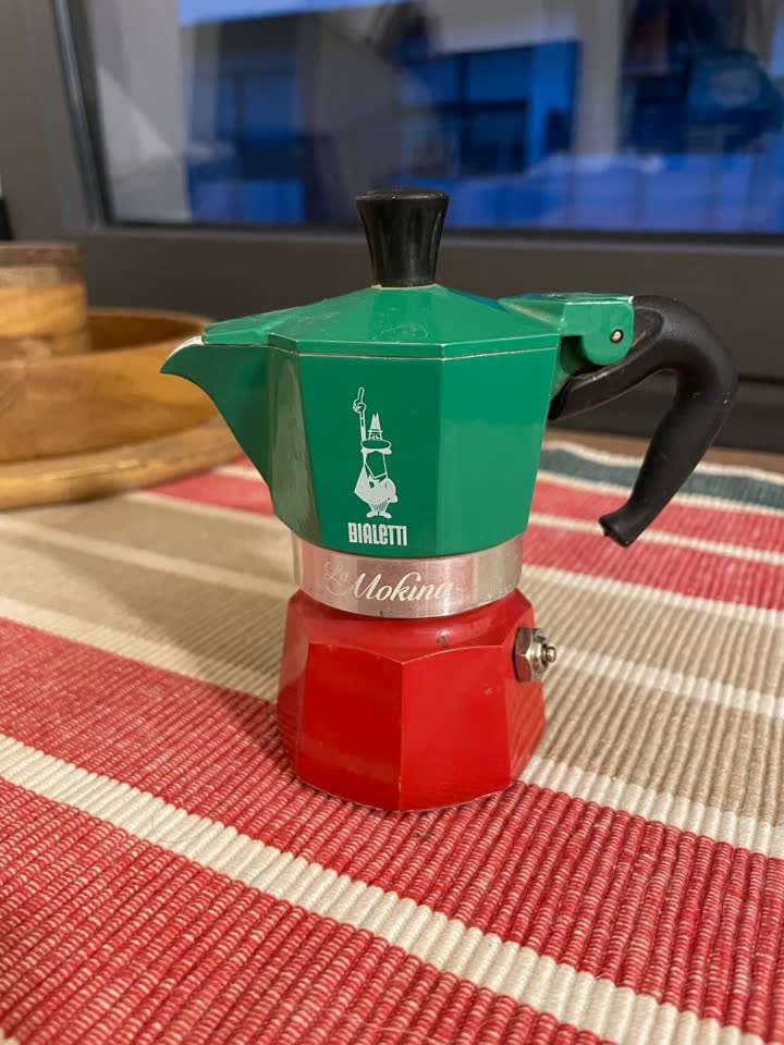 Gejzirska kafetijera Bialetti Moka Express Italia Collection za 1 šolju