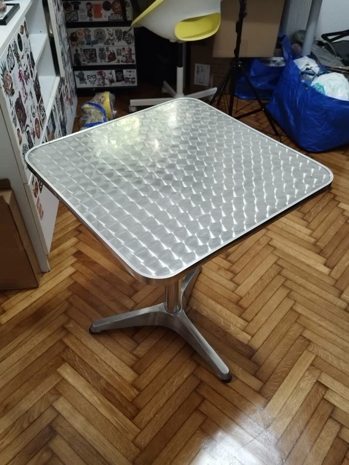Продам металлический стол 60х60