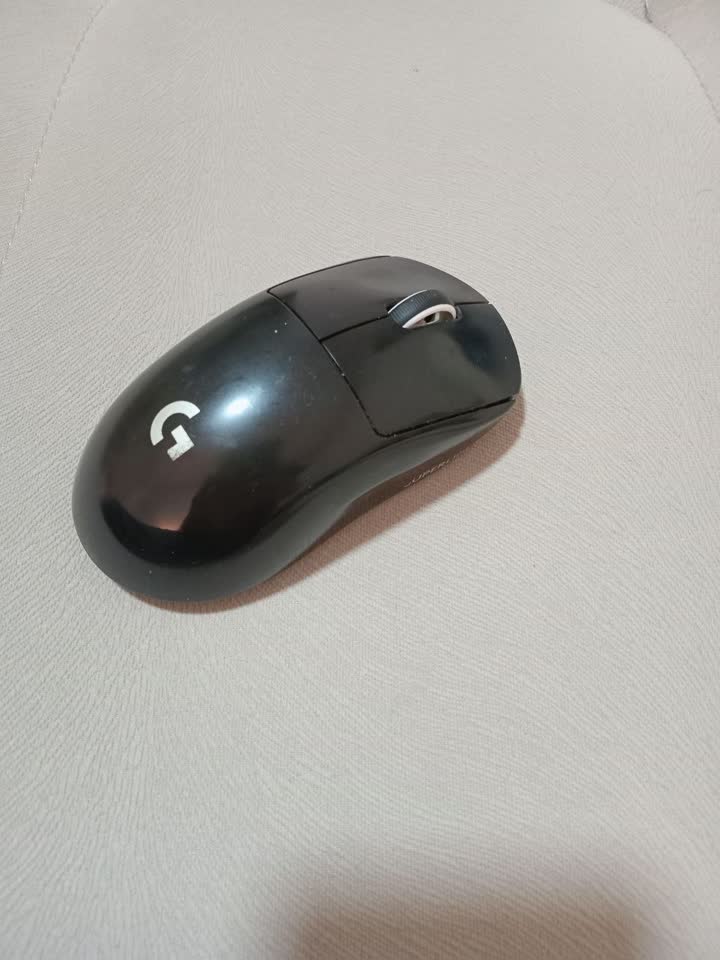 Prodajem gejmerski miš Logitech Pro X Superlight