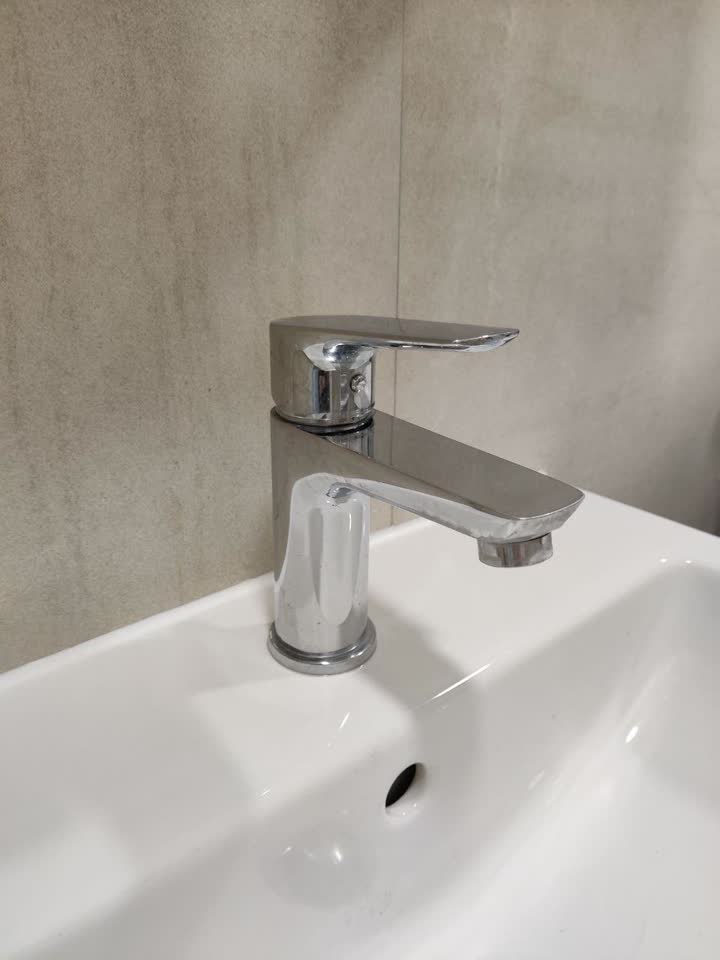 Prodajem lavabo Ideal Standard + bateriju ENMON