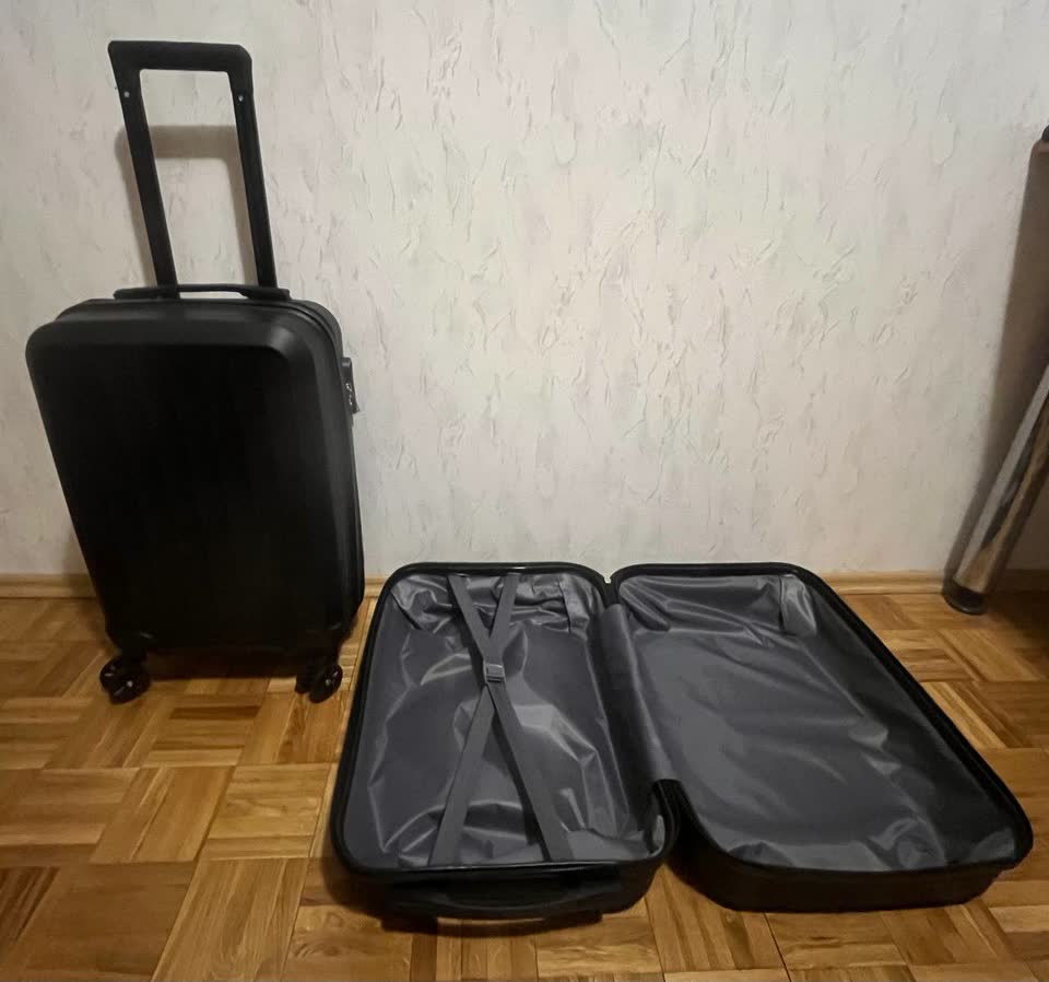 Prodajem dva nova kofera za ručni prtljag