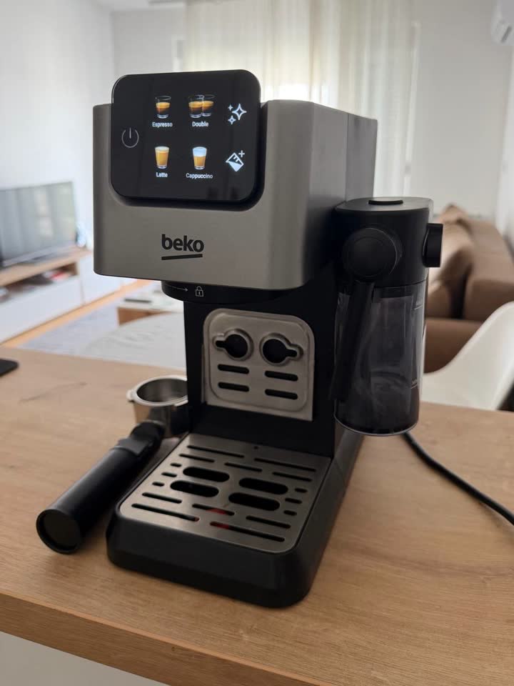 Prodajem BEKO CEP 5304 X aparat za kafu