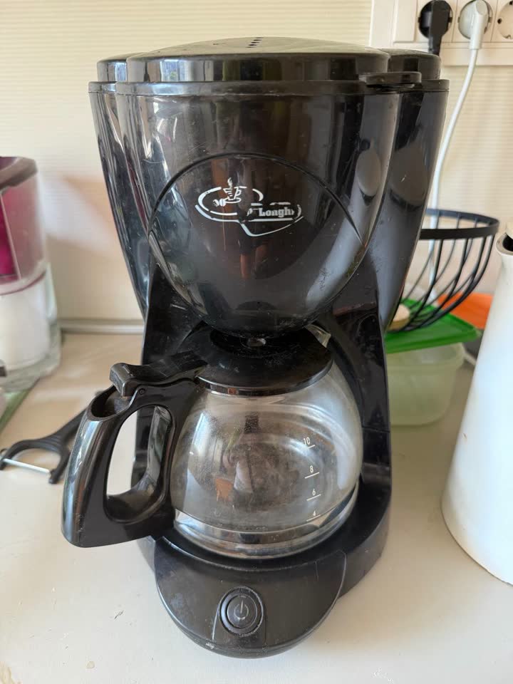 Prodajem drip aparat za kafu Delonghi