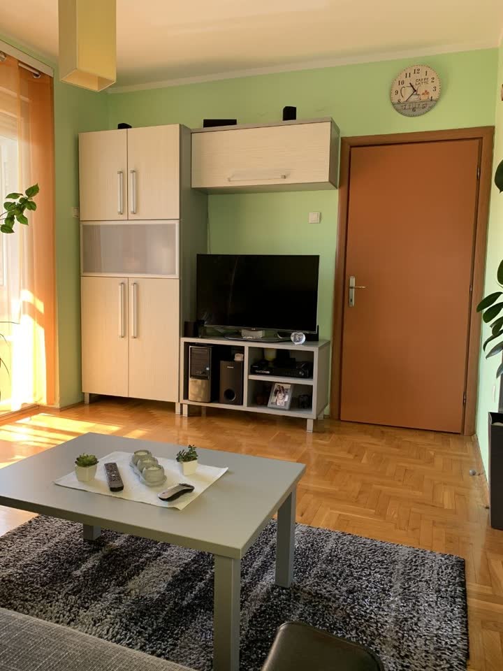 Iznajmljuje se trosoban stan u Novom Sadu, 60 m²