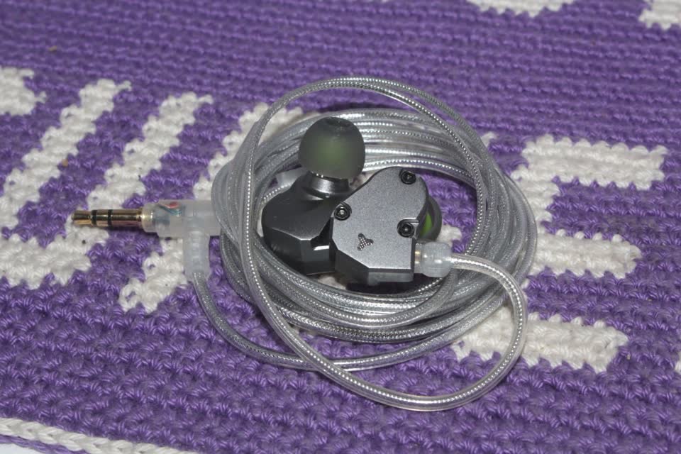 Prodajem IEM slušalice - in-ear