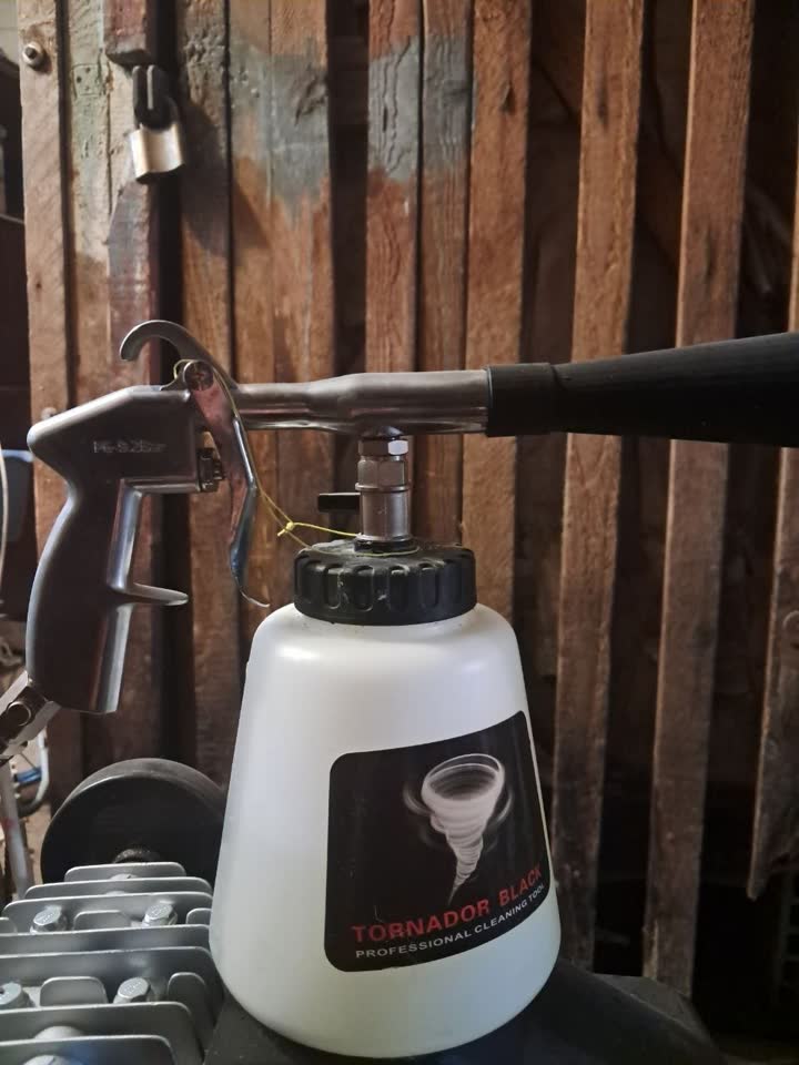 Prodajem kompresor 24 l + Tornador Black (nije original)