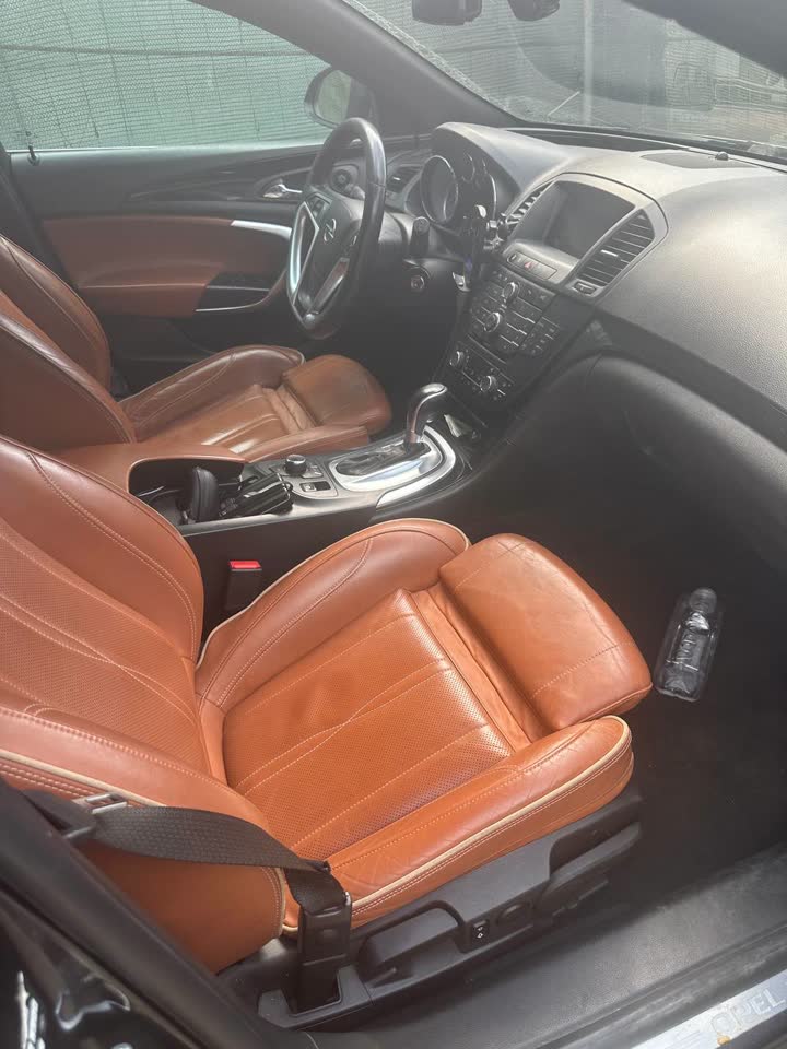 Opel Insignia 2011