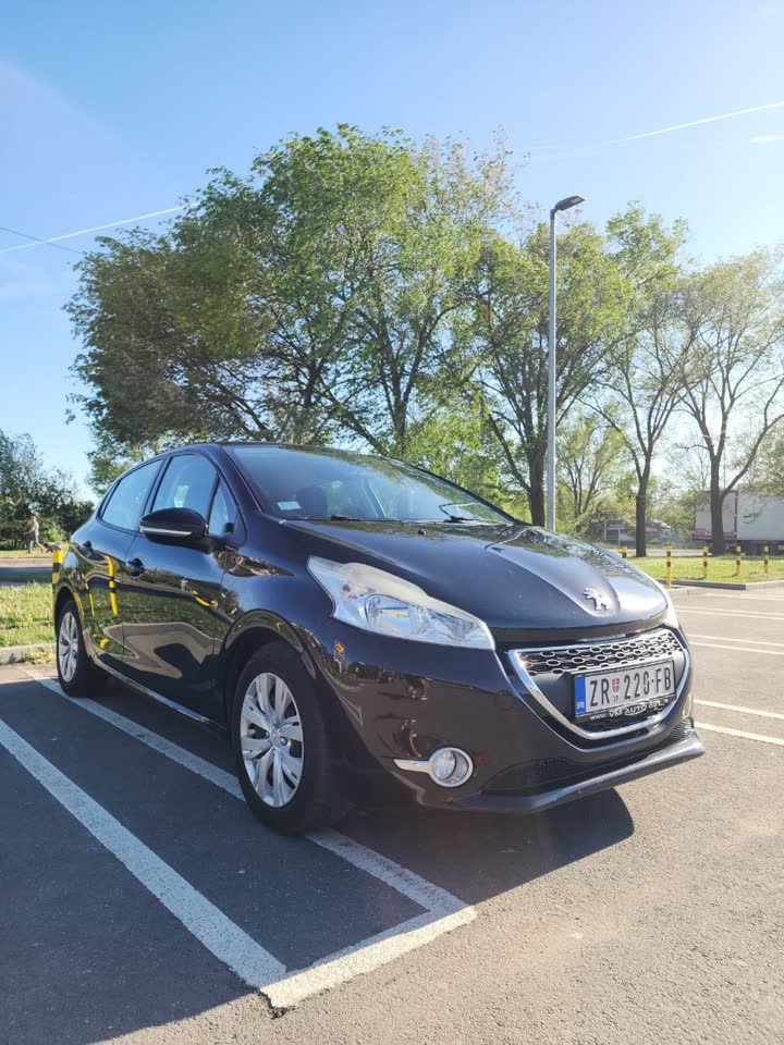 Peugeot 208 2012