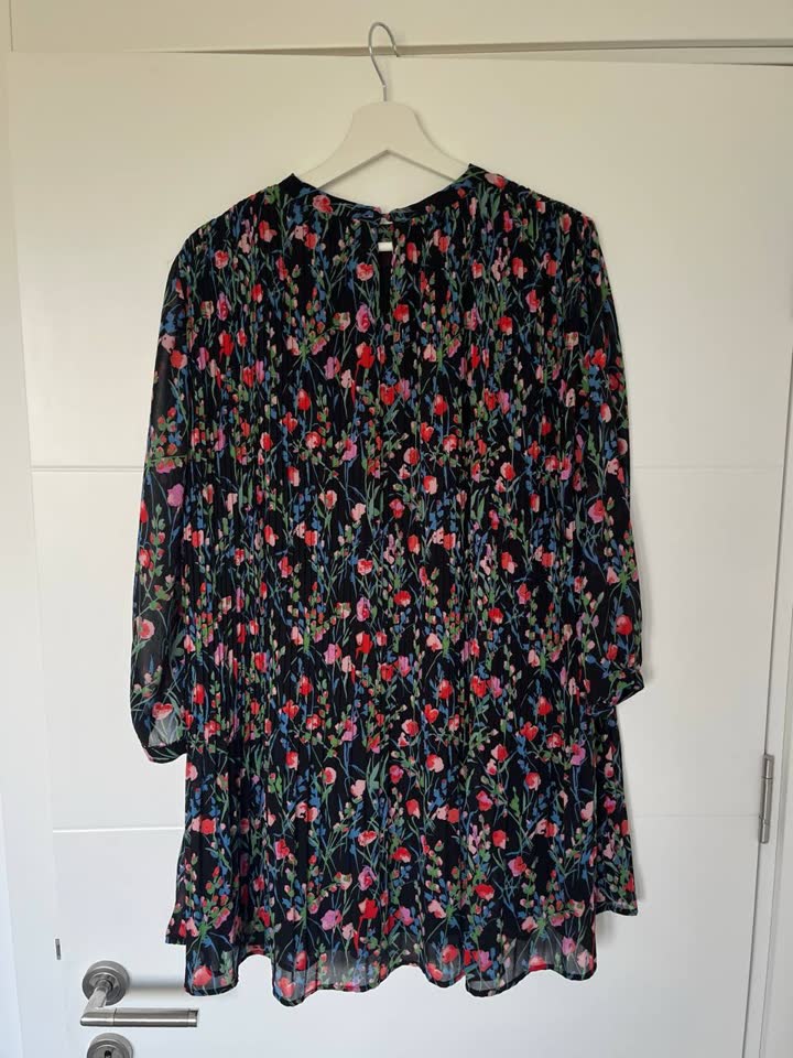 Плиссированное платье Zara
