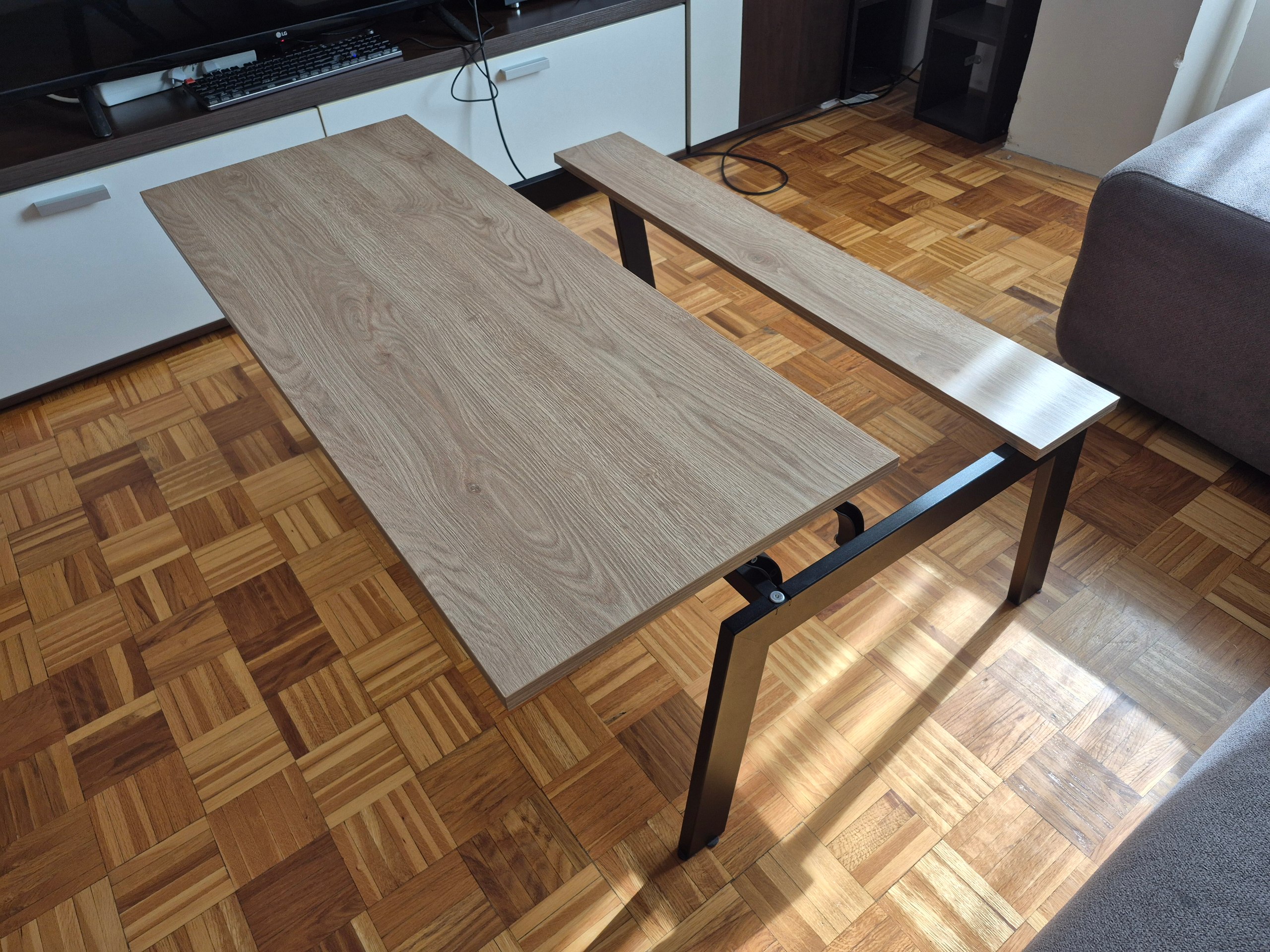 Столик IKEA LJUNGSBRO с подъемной столешницей