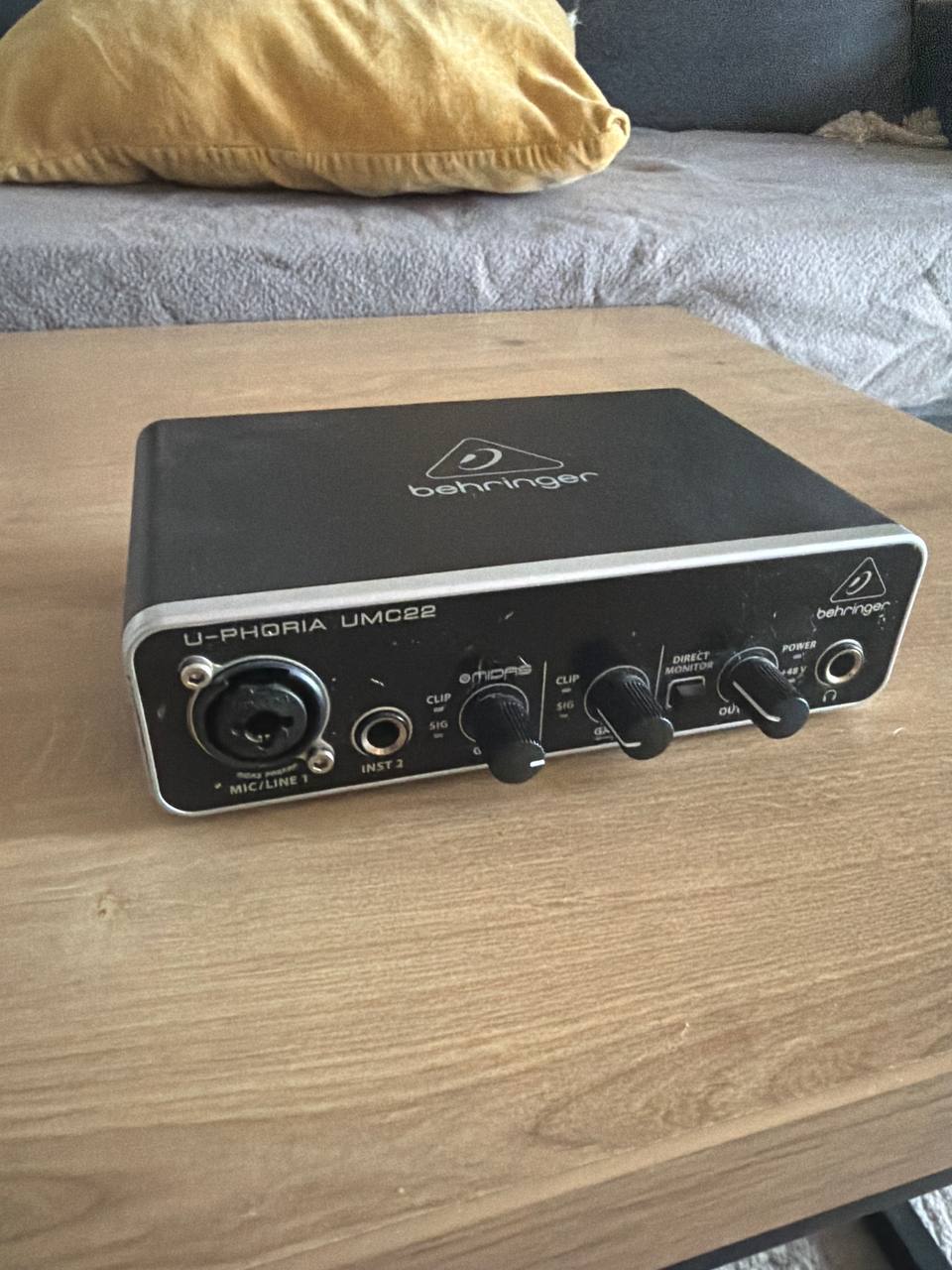 Аудиокарта Behringer U-Phoria UMC22