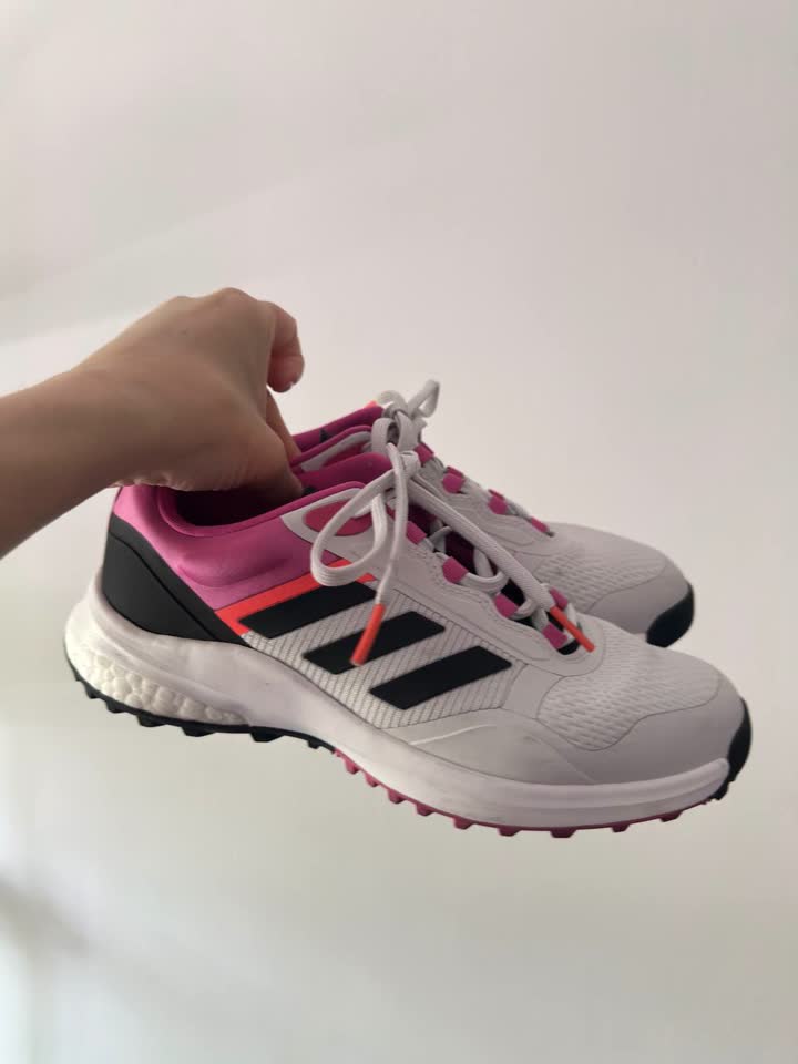 Продам кроссовки Adidas