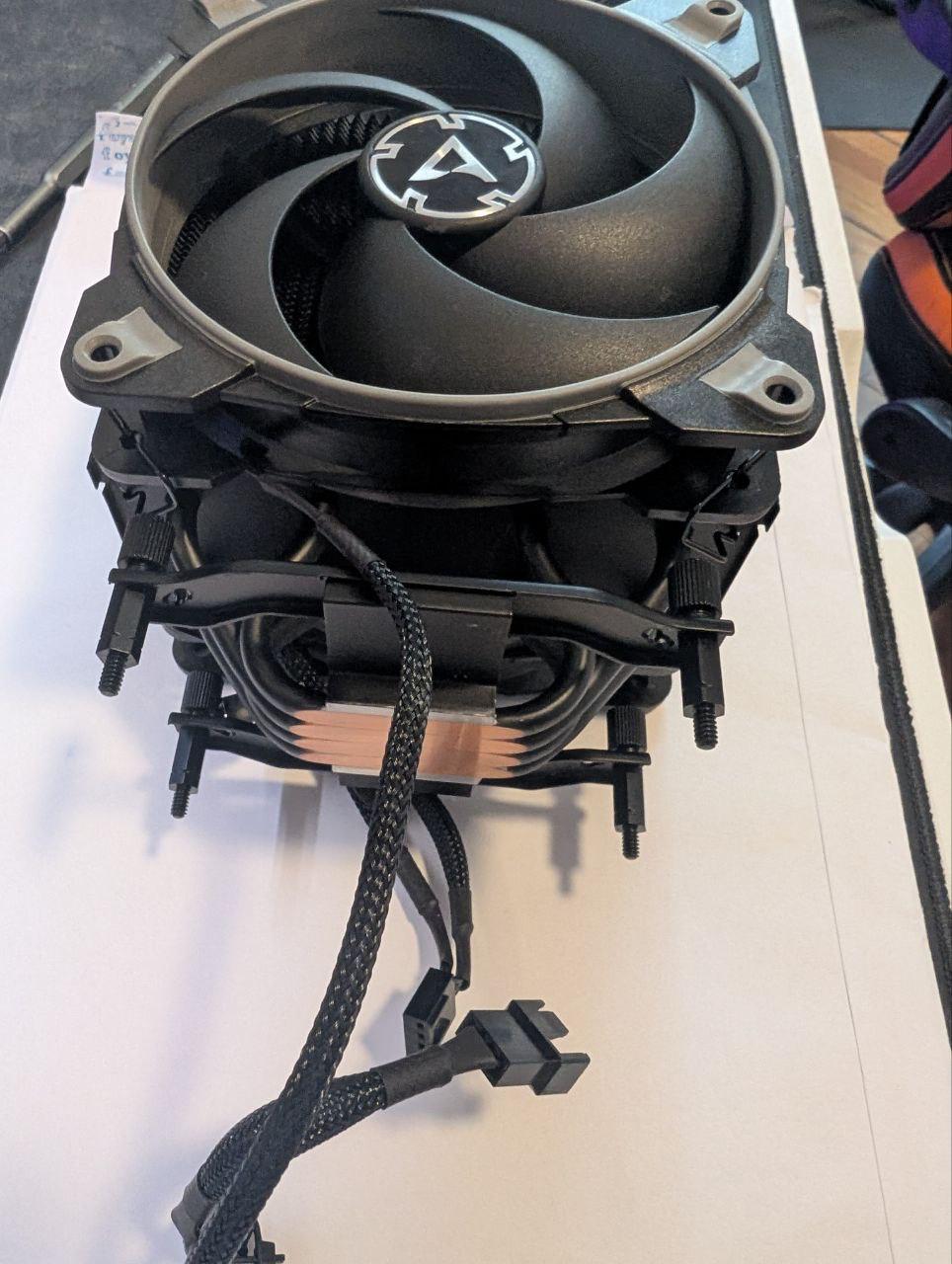Kuler Arctic Freezer 34 eSports DUO