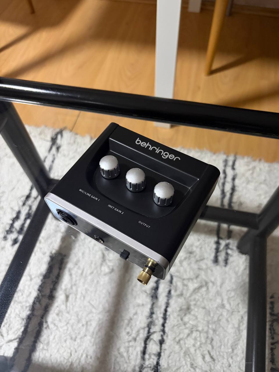 Продам аудиокарту Behringer UM-2