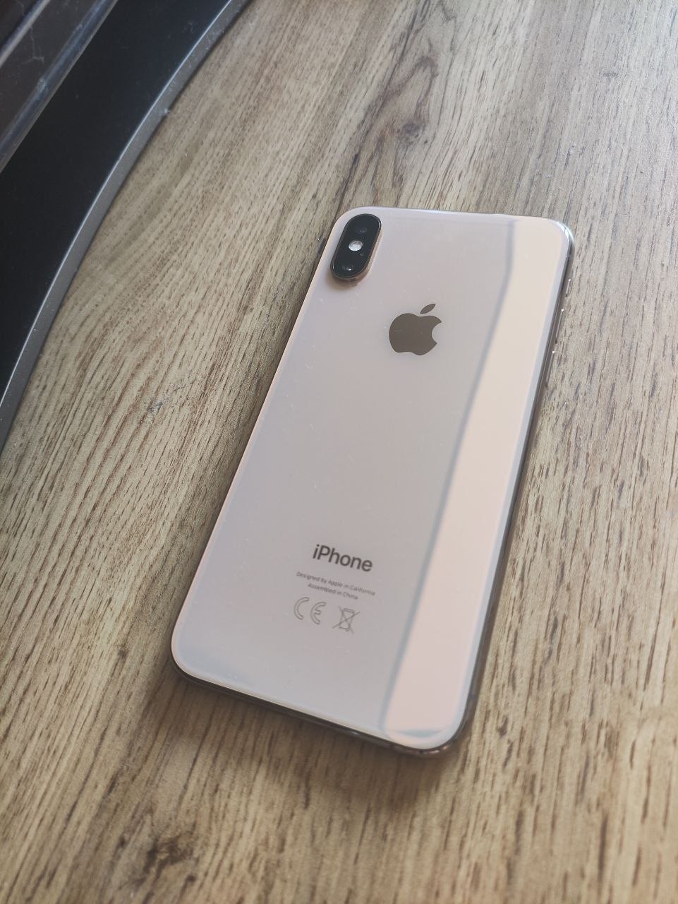 Prodajem iPhone XS 256 GB.