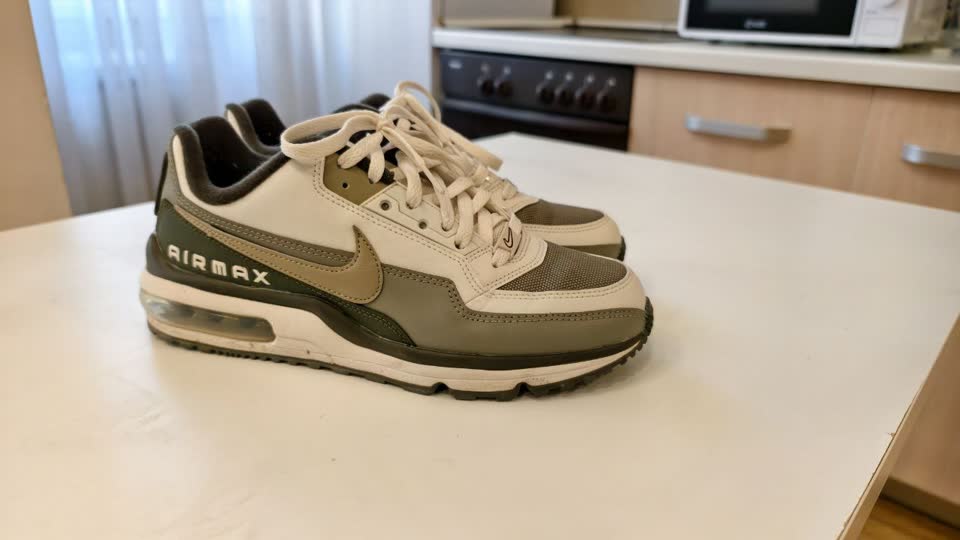 1) Nove patike Nike air max ltd 3 app1. Broj 41. Obuo sam ih par puta, nije moj model - 450