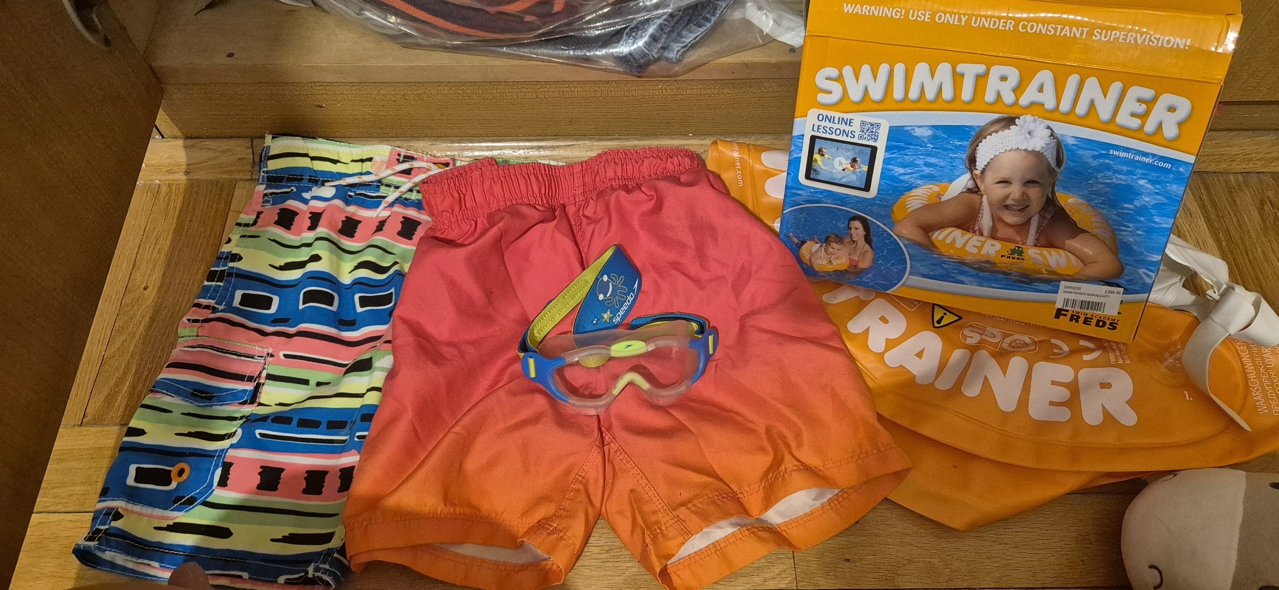 Swimtrainer, maska Speedo i kupaci šortsevi za dečaka
