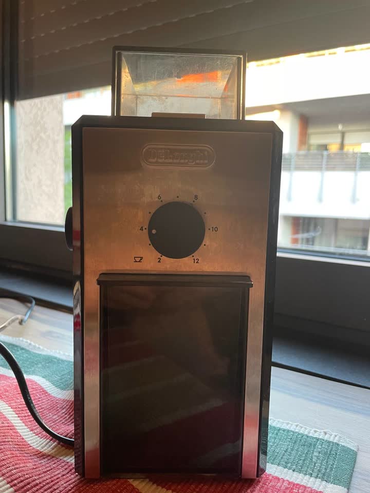 Электрическая кофемолка DeLonghi KG79