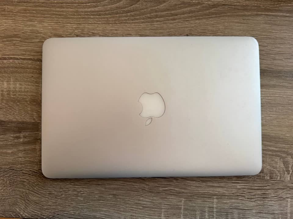 MacBook Air 11-inch (Early 2015)