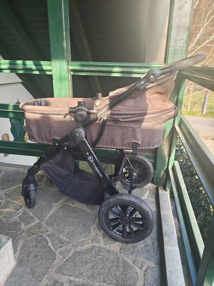 Продаю коляску kindermkaft 2в1+детское автокресло