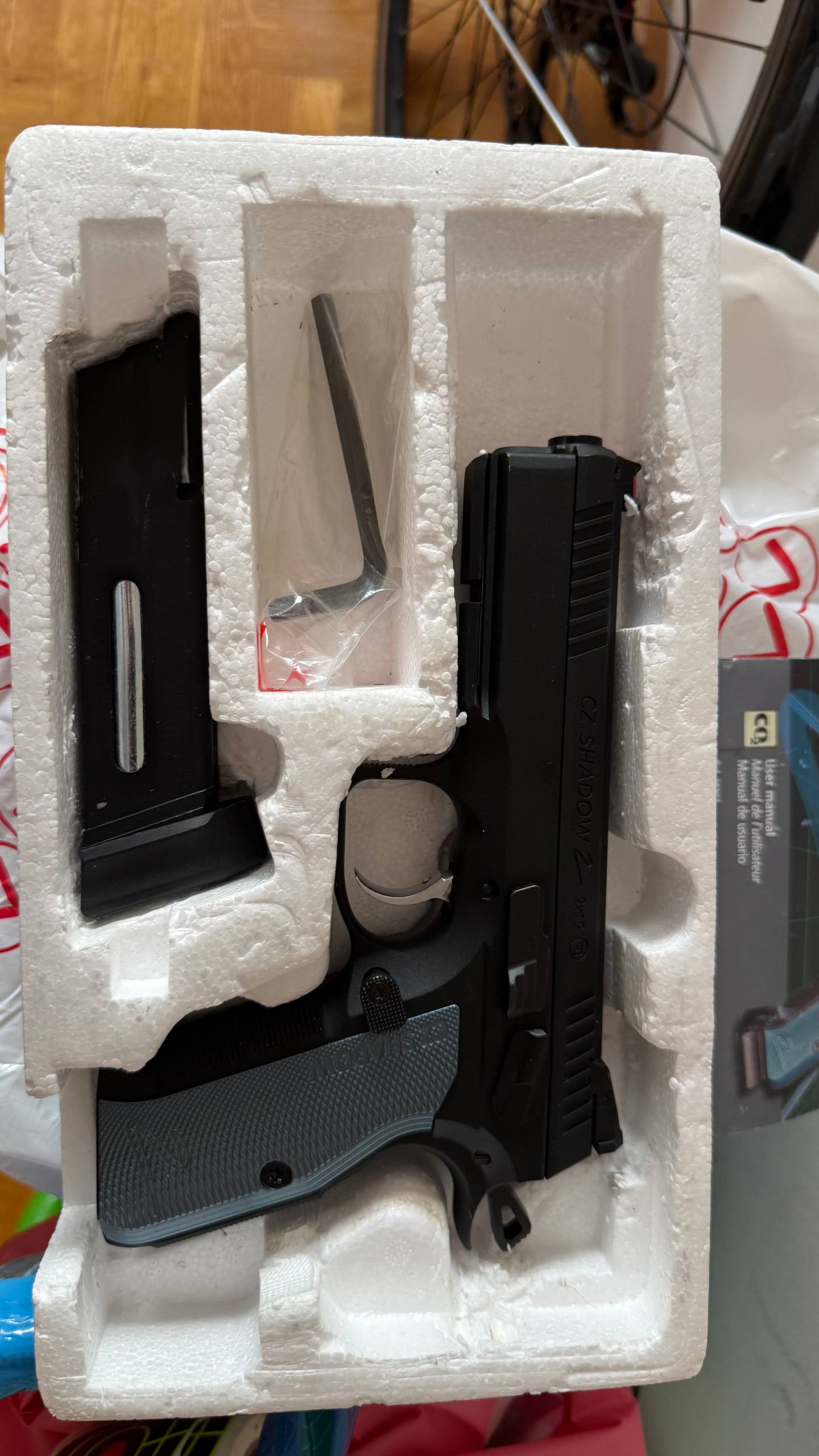 airsoft pištolj ASG CZ Shadow2. replika pravog pištolja, ima istu težinu. opaljen