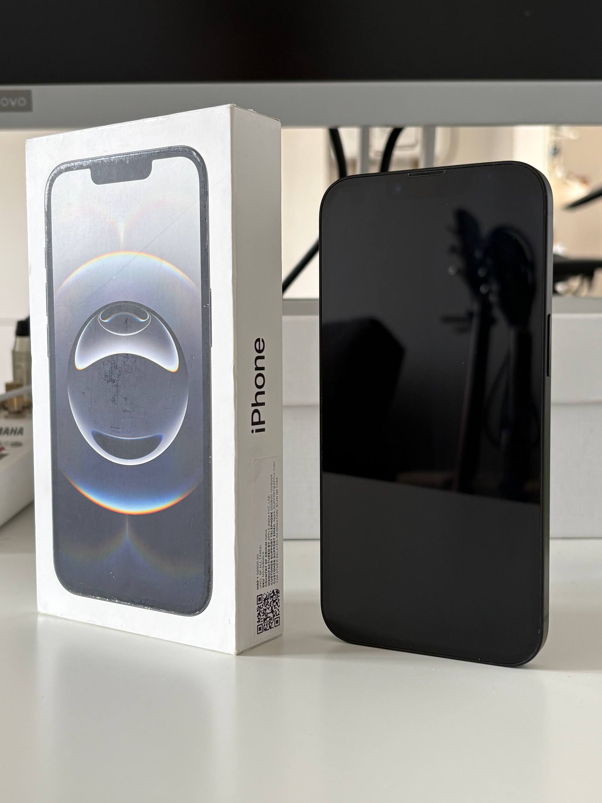 Prodajem iPhone 16e 128GB