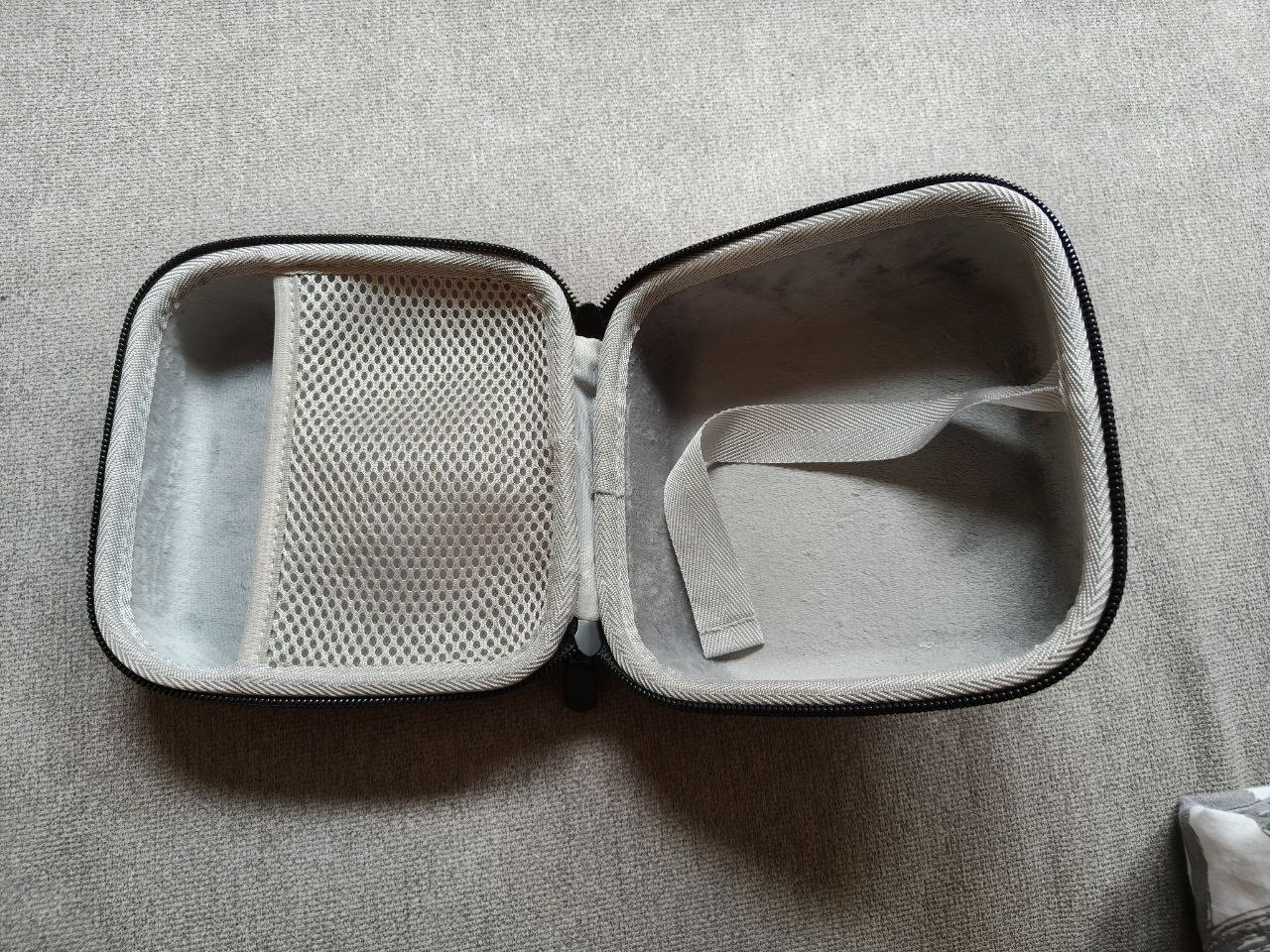 Prodajem futrolu-organizator