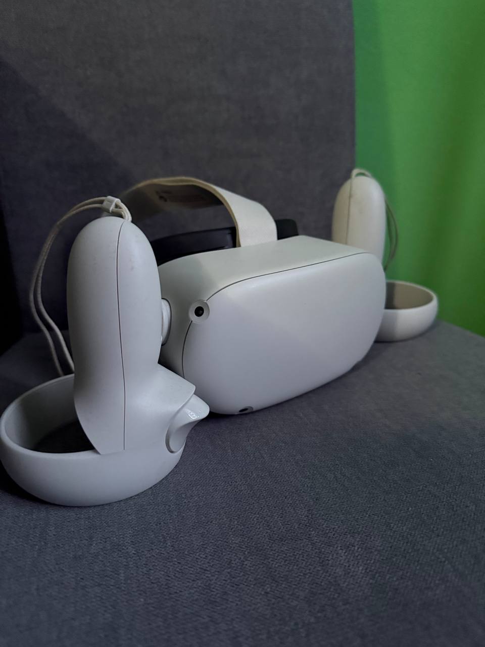 Продаю Oculus Quest 2 128ГБ