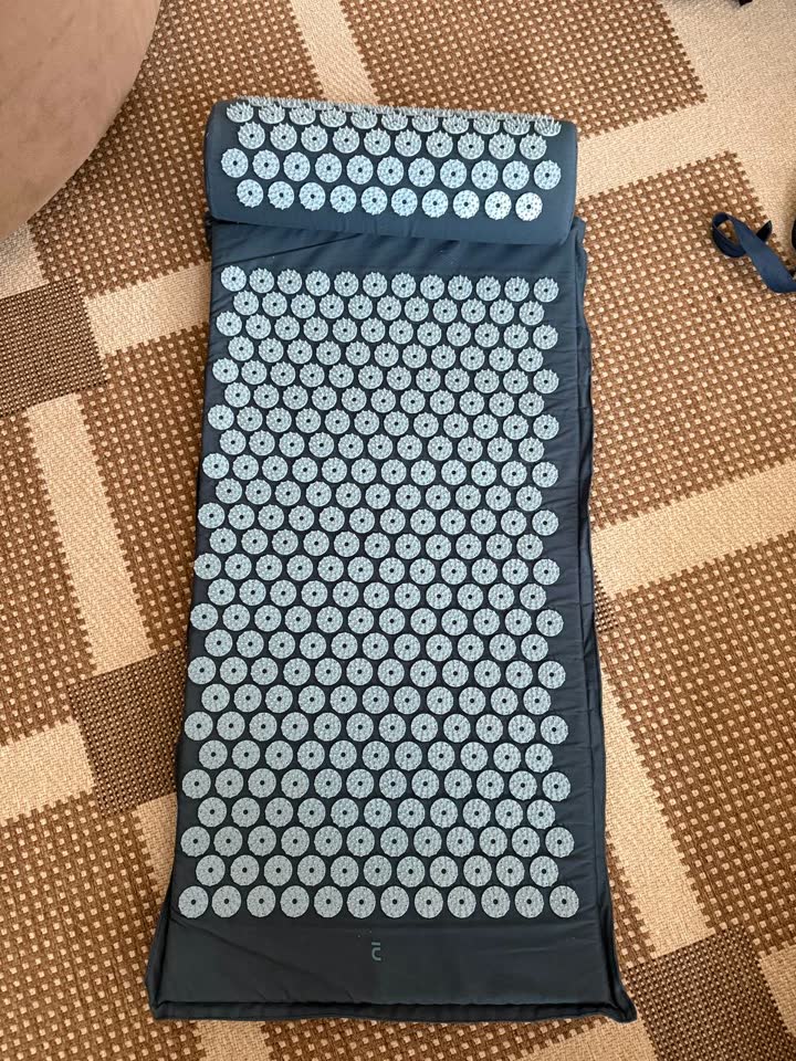 Акупрессурный коврик с подушкой (Decathlon)