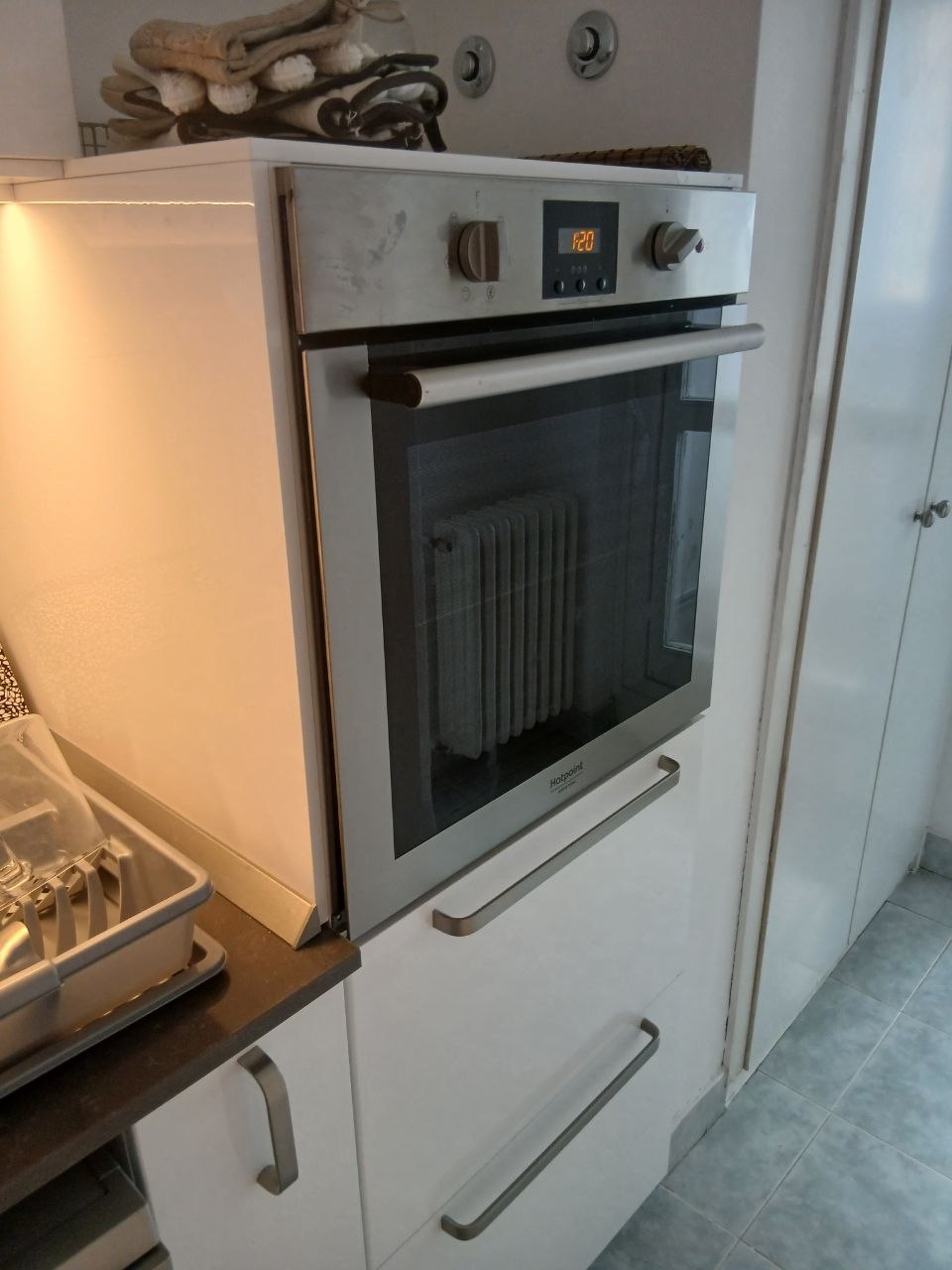 Prodajem rernu Hotpoint Ariston
