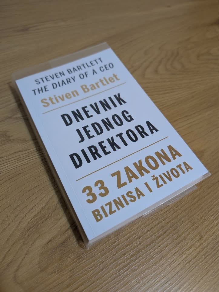 📔 Dnevnik jednog direktora. Steven Bartlett. На сербском. (на нескольких первых страницах н