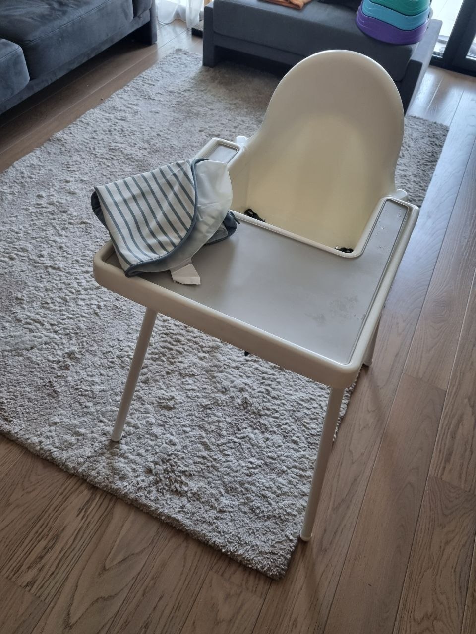 Prodajem IKEA Antilop hranilicu sa pojasevima, jastučetom i protukliznom podlogom