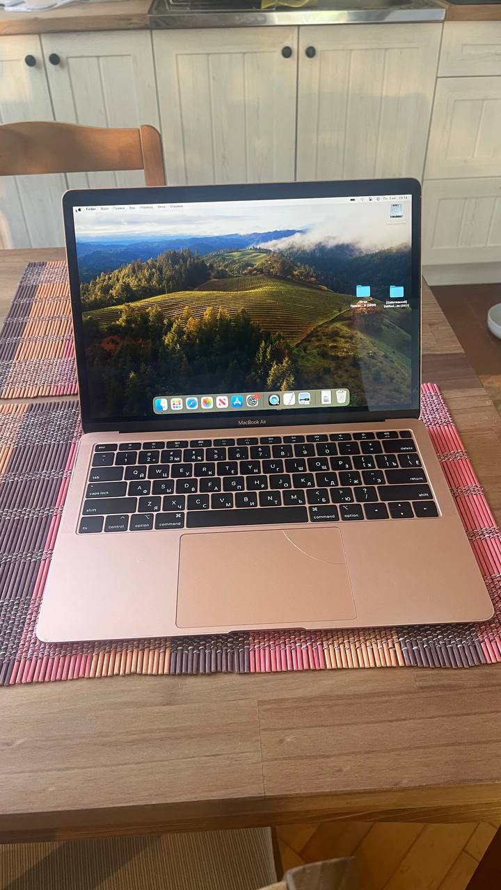 MacBook Air 2019 - 180€ повидавший жизнь, но рабочий! Диск на 256, характеристики на фото. И