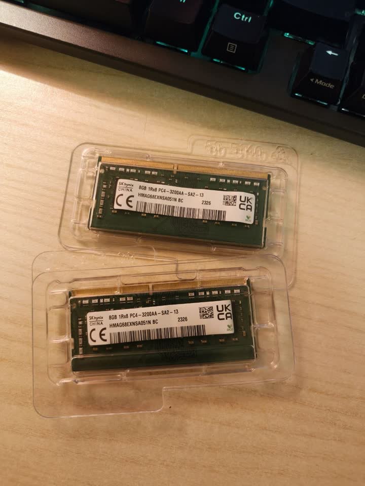 2 модуля оперативной памяти DDR4 для ноутбука