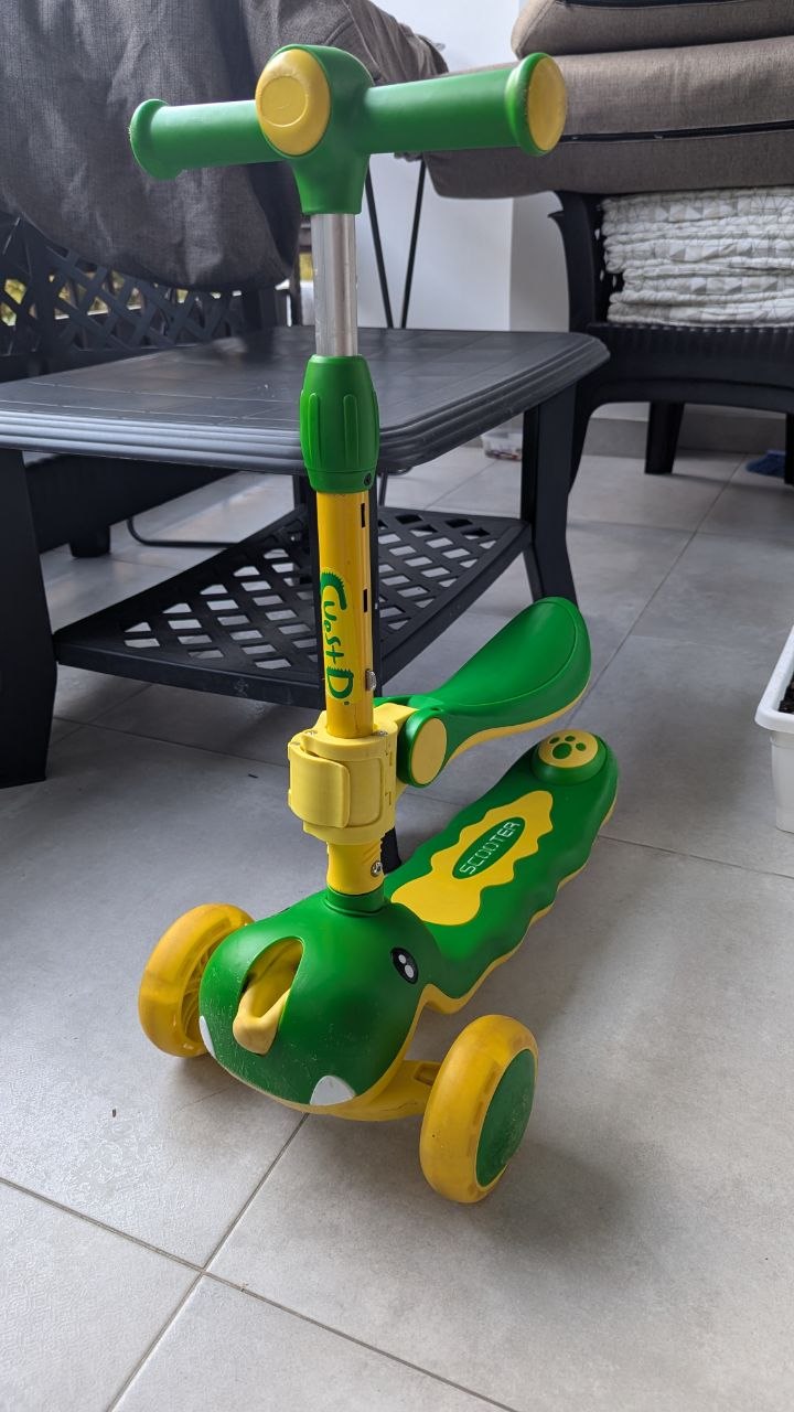 Trotinet sa sedištem