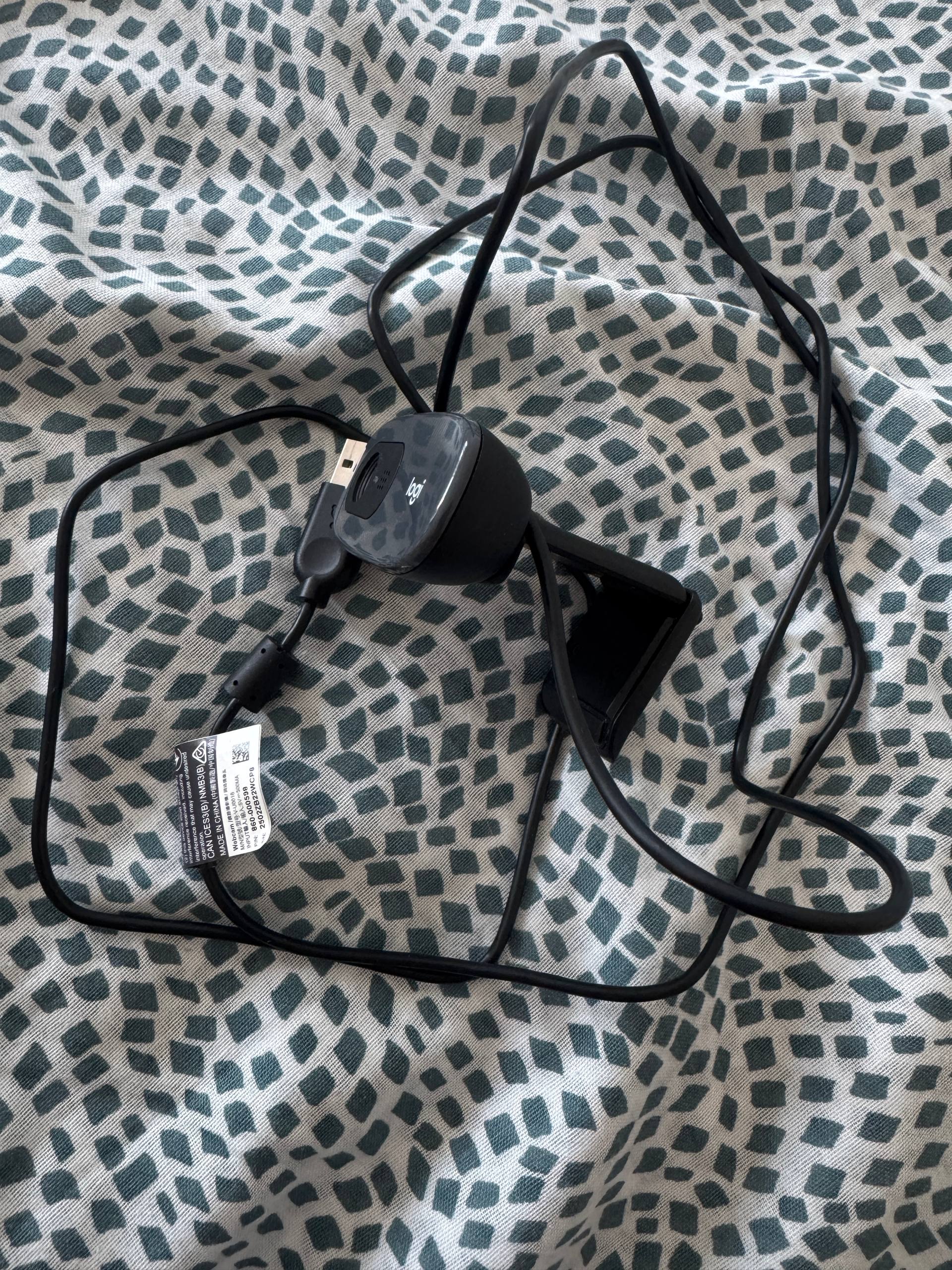Продам надёжную и популярную веб-камеру Logitech C270
