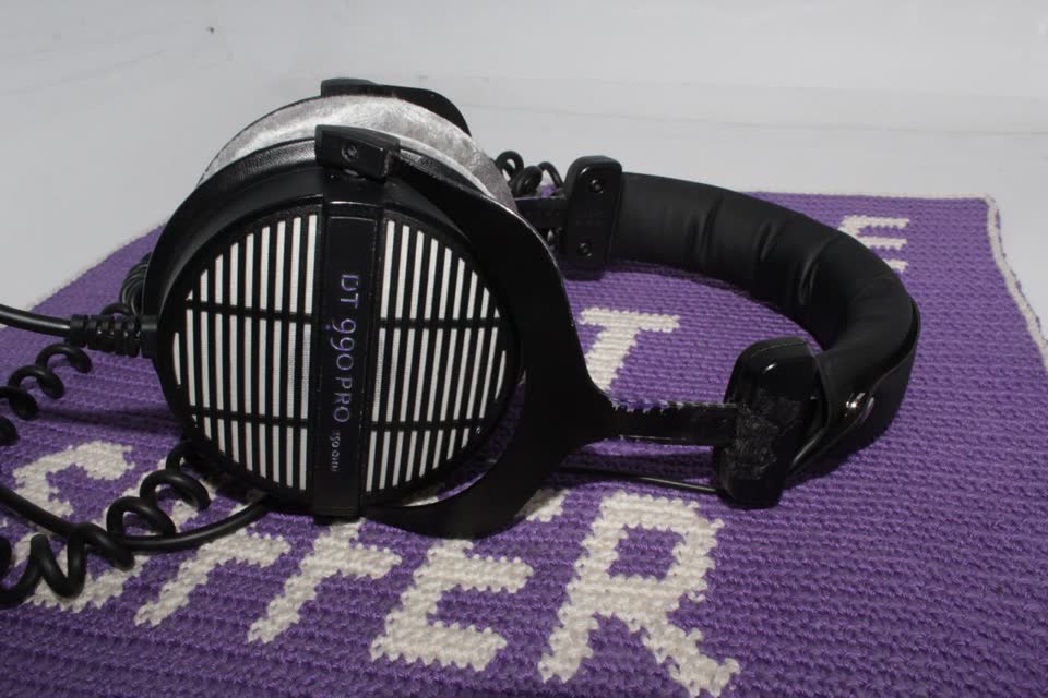 Продам наушники Beyerdynamic DT 990 Pro 250 Ohm