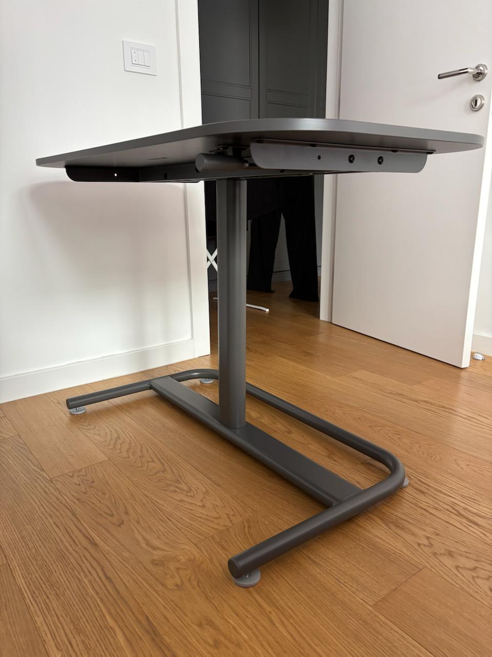 IKEA SEGRARE sto sa ručnim mehanizmom za podizanje