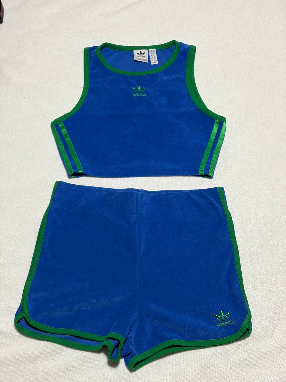 Adidas komplet kupljen u originalnoj prodavnici, stanje odlično
