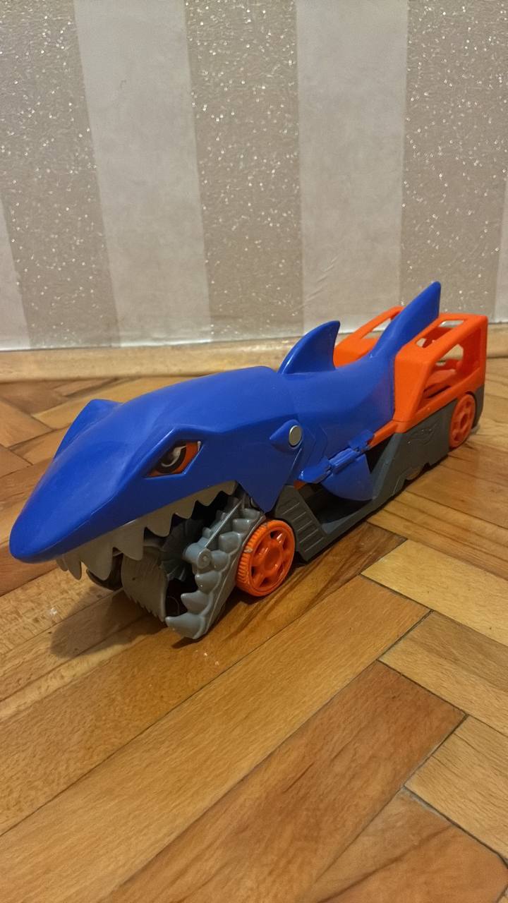 Prodajem set igračaka Hot Wheels