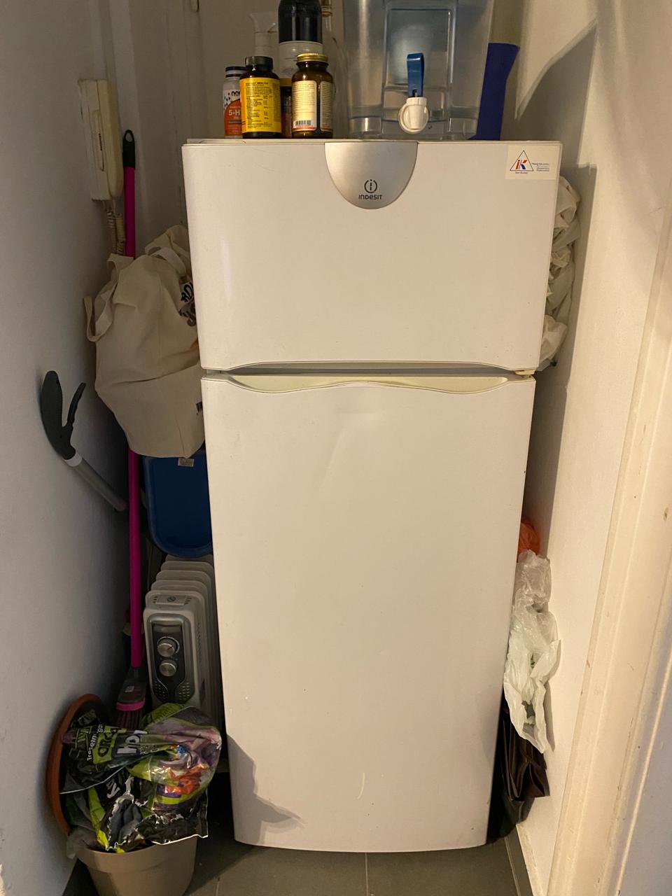 Prodajem frižider Indesit