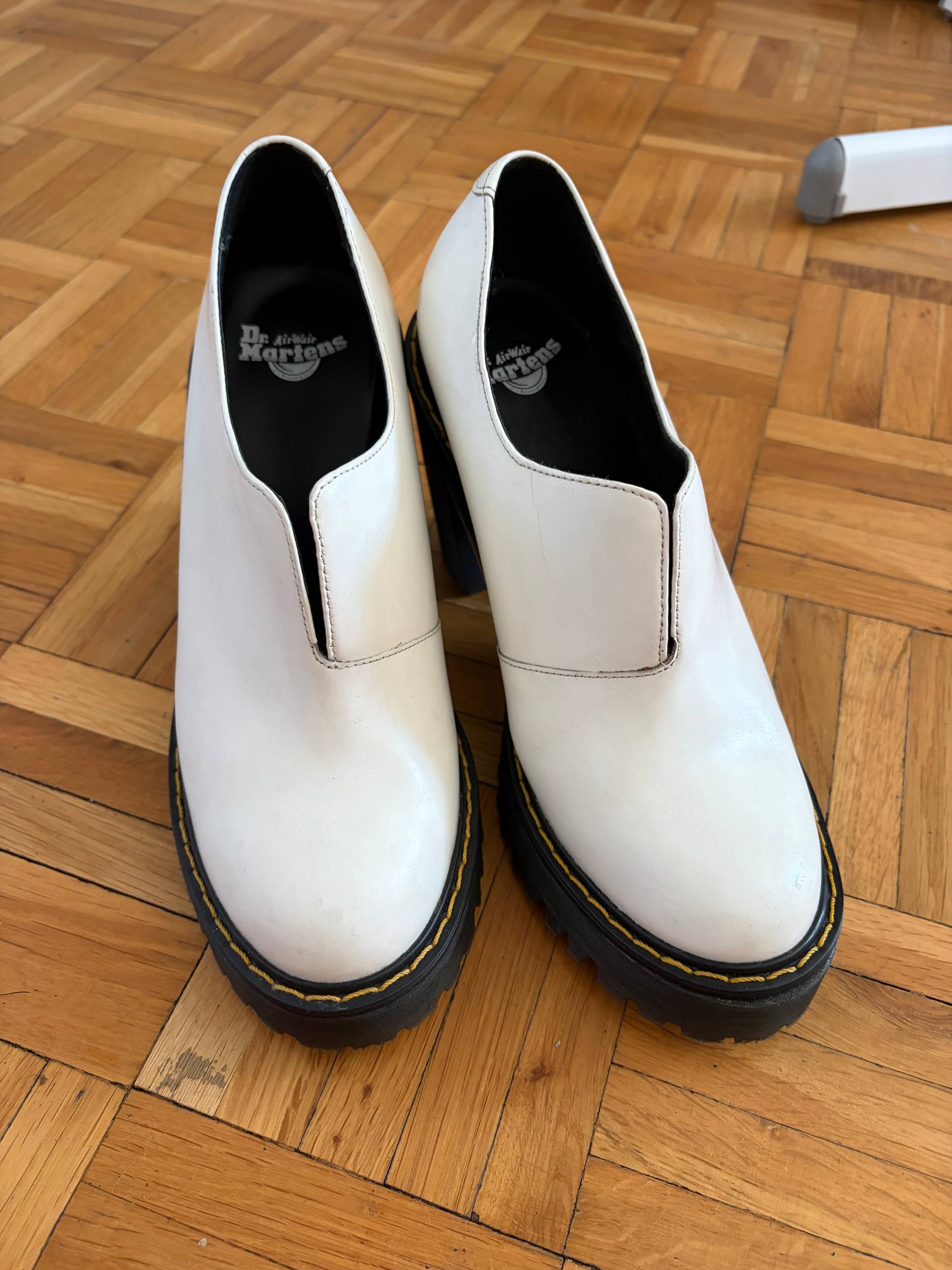 Туфли Dr Martins и кроссовки Reebok