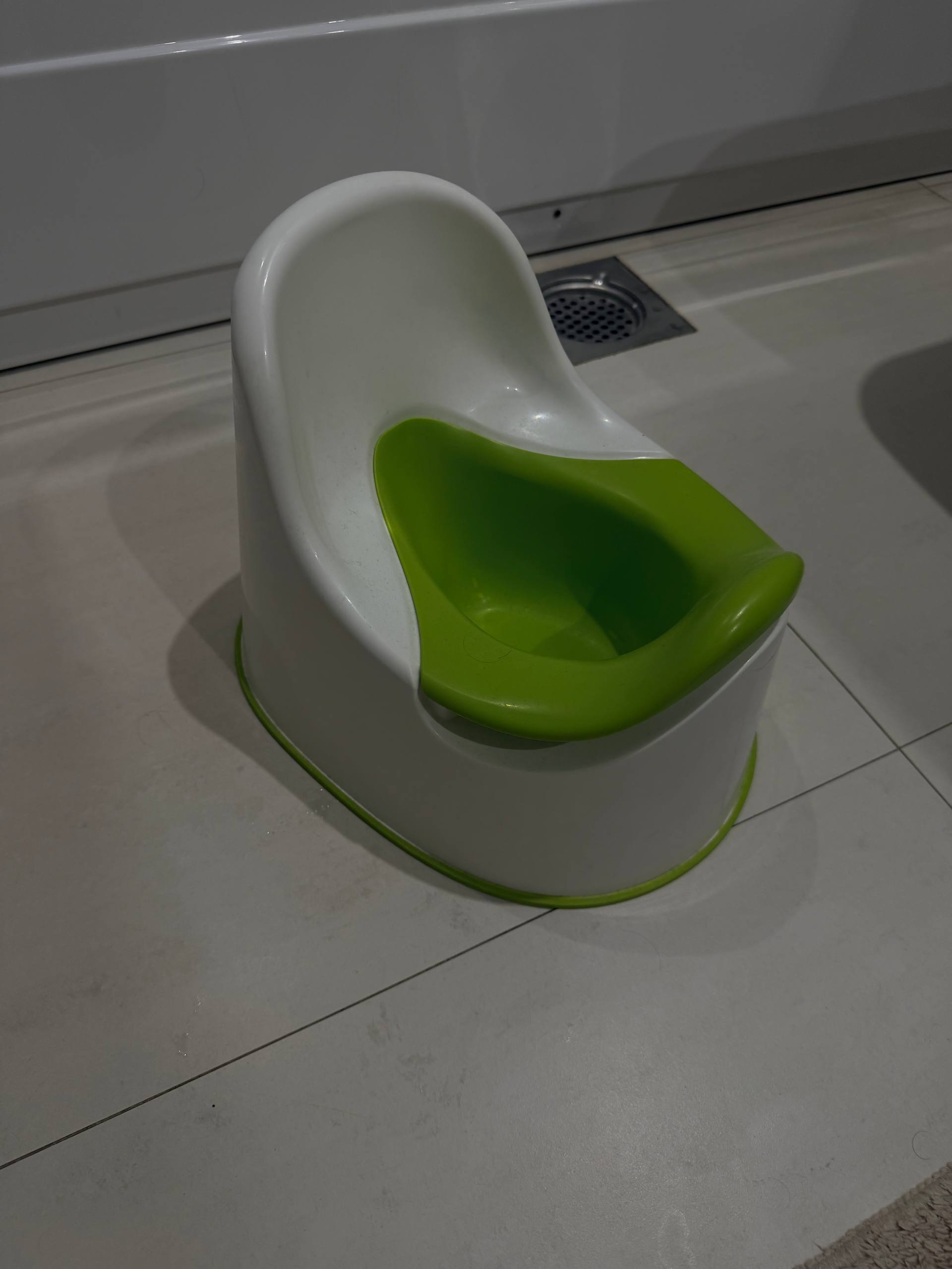 Dečiji proizvodi: noša IKEA i nastavak za WC šolju Tega Baby