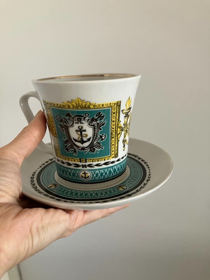 Set LFDZ. Porcelan. Velika čaša sa tacnom. U poklon pakovanju.