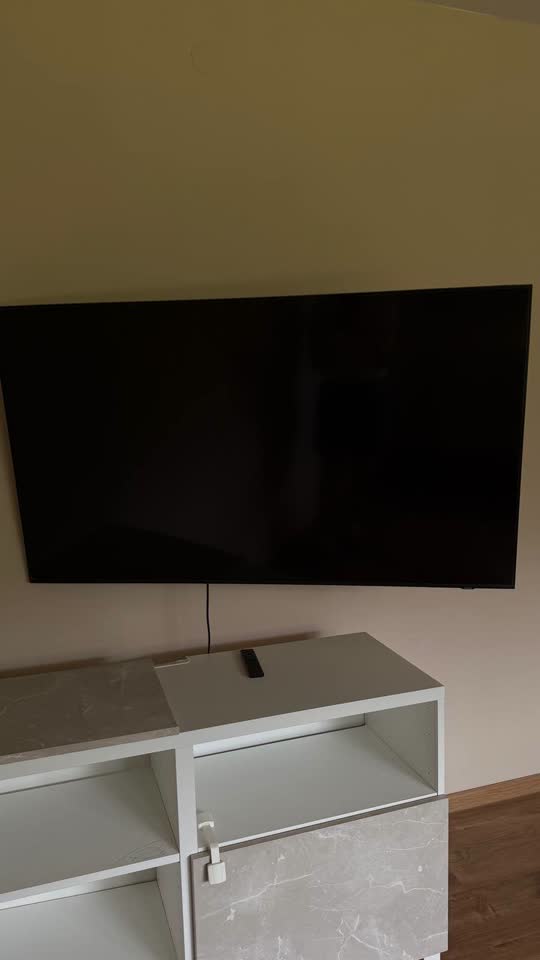 Prodajem televizor Samsung QE55Q60BAUXXH Smart TV 55" 4K Ultra HD DVB-T2 QLED (2022 godište)