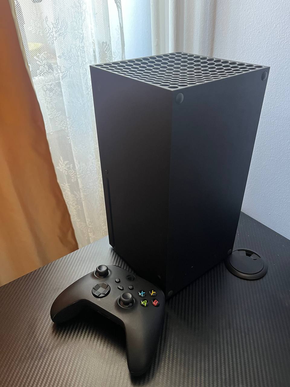 Prodajem Xbox Series X (model 1882, izdanje januar 2021). Potpuni komplet: konzola, originalni