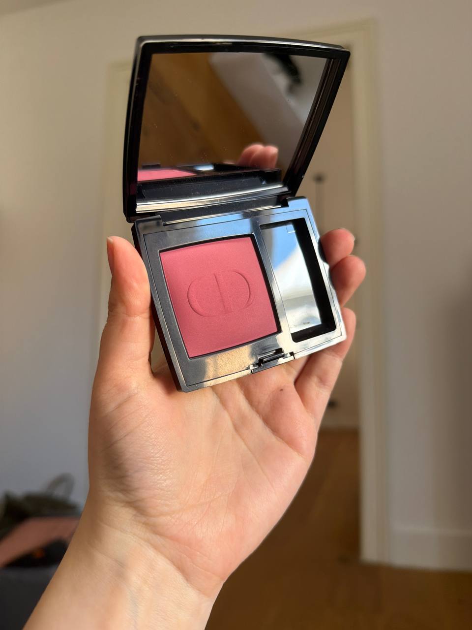 Румяна Dior без кисточки